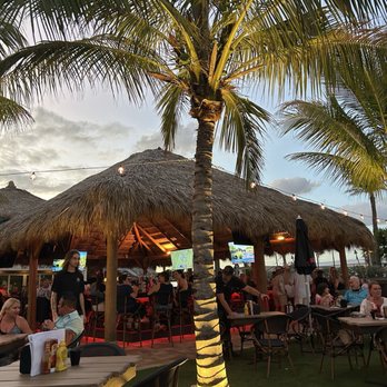 commercial tiki huts for hotels Florida